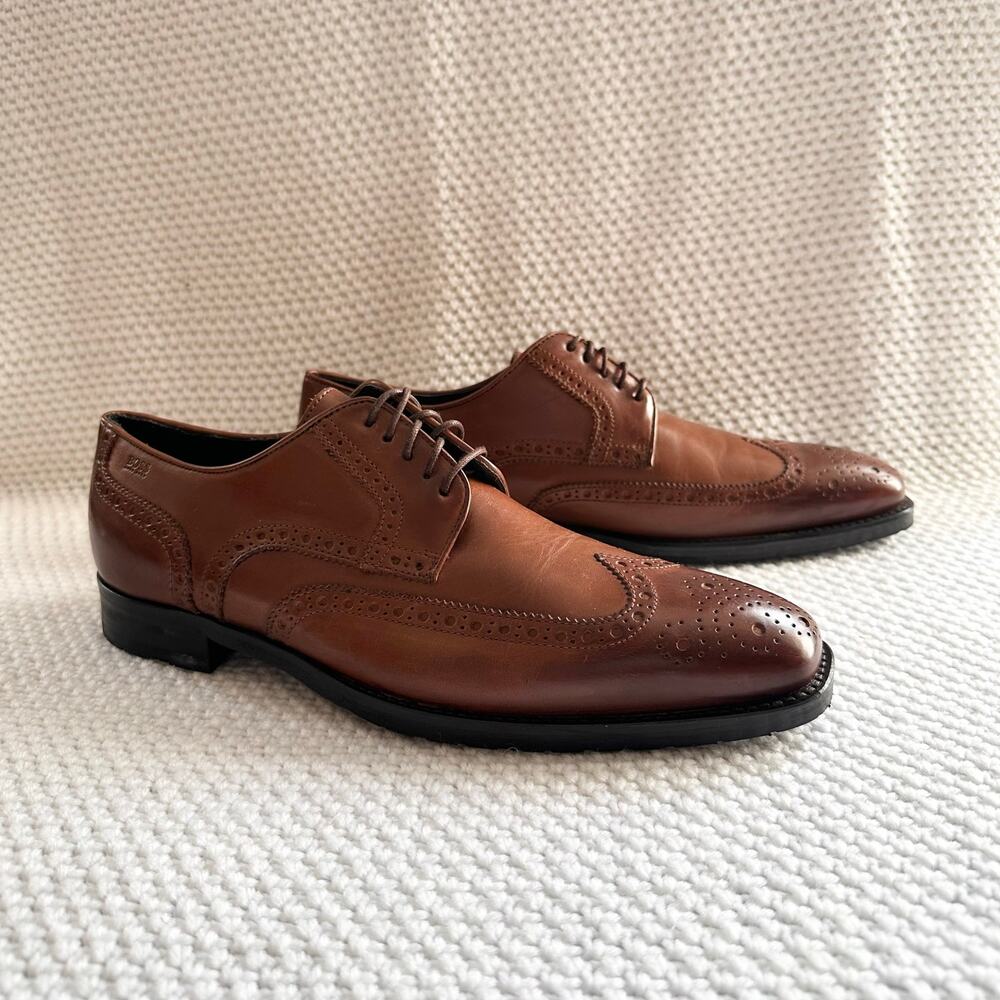 BOSS Hugo Boss NWOB Cognac Tan Almond Toe Wingtip Lace Up Dress Shoes Men's 9.5